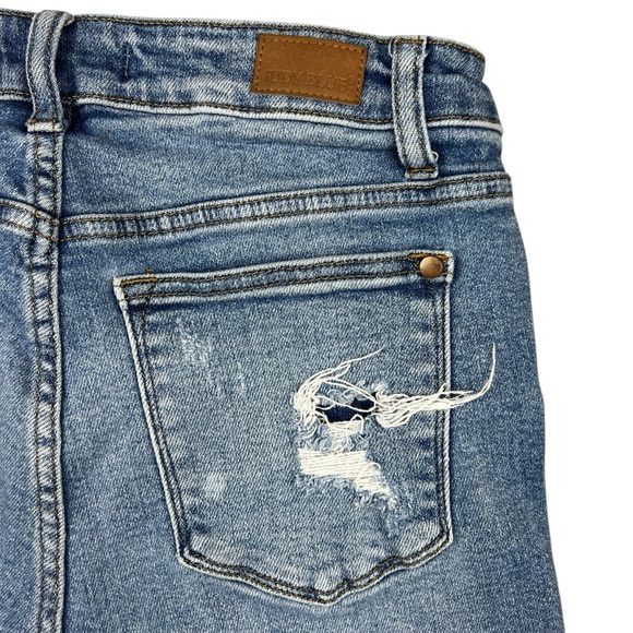 Judy Blue Jean Shorts Women’s Medium Rolled Hem Distressed Blue Denim JB150024 - Picture 3 of 10